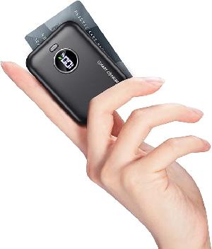 Bekijk leuke cadeautip : Power Bank, mini powerbank 10.000 mAh met led-display